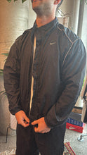 Load image into Gallery viewer, VINTAGE NIKE ESSENTIAL WINDBREAKER - L