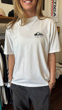 Load image into Gallery viewer, VINTAGE QUIKSILVER KELLY SLATER T SHIRT - S