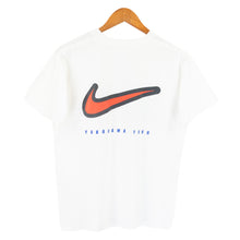 Load image into Gallery viewer, VINTAGE 1996 NIKE HOOP HEROS GRAPHIC T SHIRT - S
