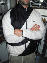 Load image into Gallery viewer, VINTAGE NIKE AIR WINDBREAKER - L
