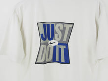 Load image into Gallery viewer, VINTAGE NIKE GRAPHIC T SHIRT - M