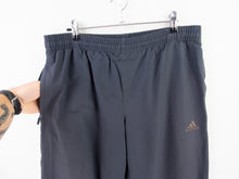 Load image into Gallery viewer, VINTAGE ADIDAS ESSENTIAL TRACKPANTS - M