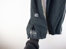 Load image into Gallery viewer, VINTAGE NIKE BAGGY TRACKPANTS - M