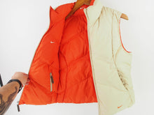 Load image into Gallery viewer, VINTAGE NIKE REVERSIBLE PUFFER VEST - WMNS S