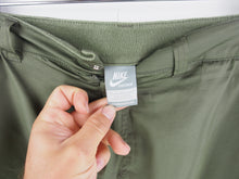 Load image into Gallery viewer, VINTAGE NIKE AIR CARGO SHORTS - 34'