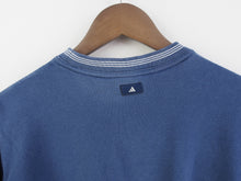 Load image into Gallery viewer, VINTAGE ADIDAS TEXTURED T SHIRT - S/M