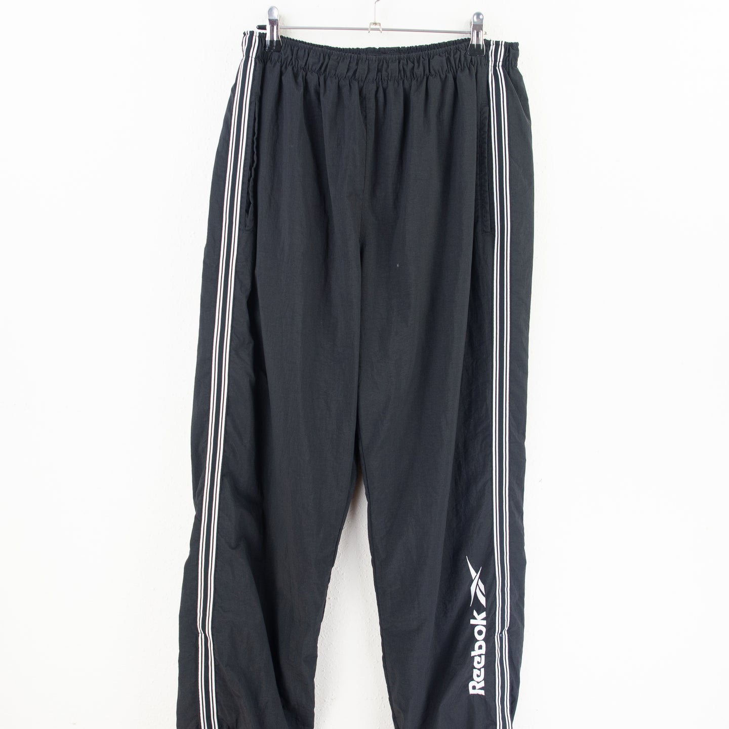 VINTAGE REEBOK EMBROIDERED TRACKPANTS - M