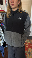 Load image into Gallery viewer, VINTAGE NORTH FACE DENALI FLEECE JACKET - M
