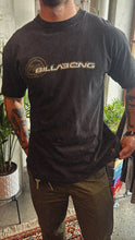 Load image into Gallery viewer, VINTAGE Y2K BILLABONG GRAPHIC T SHIRT - L
