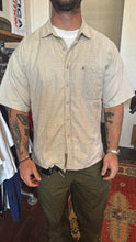 Load image into Gallery viewer, VINTAGE QUIKSILVER DETAILED BUTTON UP SHIRT - L
