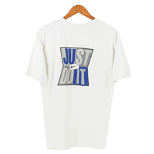 Load image into Gallery viewer, VINTAGE NIKE GRAPHIC T SHIRT - M

