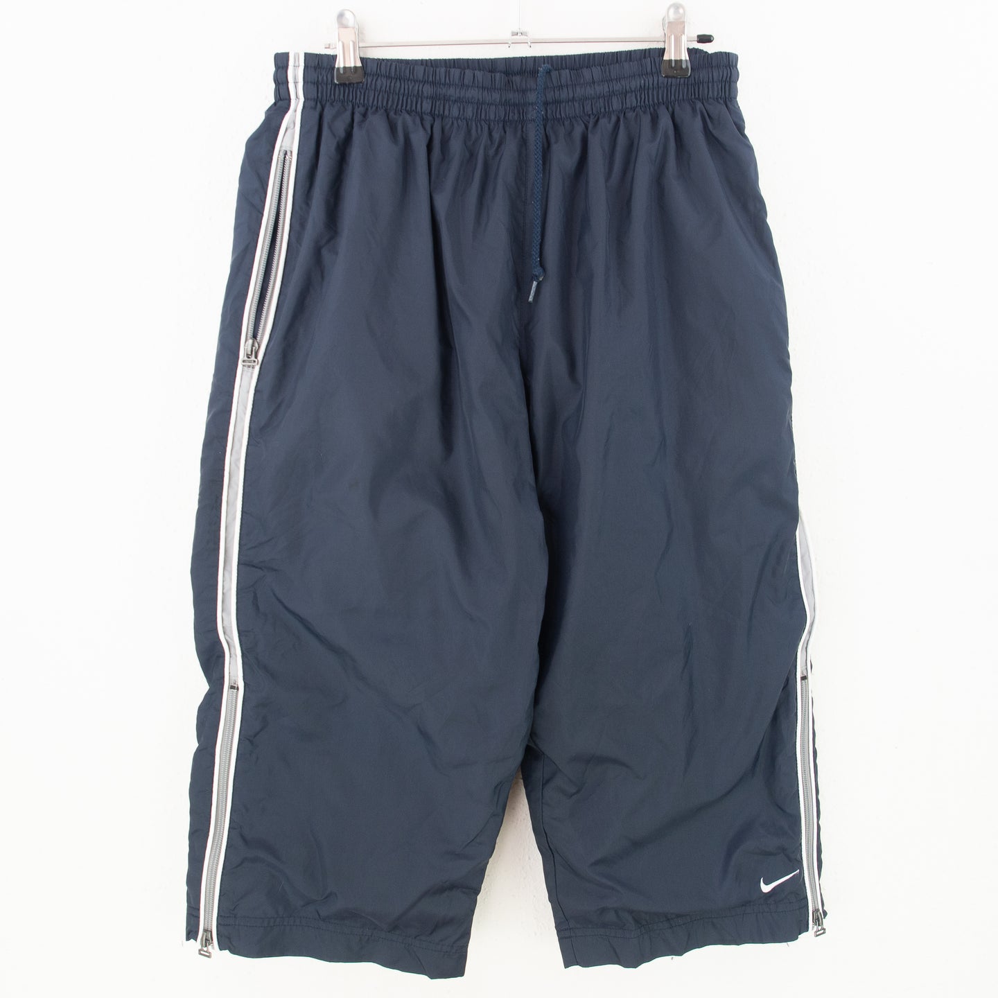VINTAGE NIKE LONG 3/4 SHORTS - M