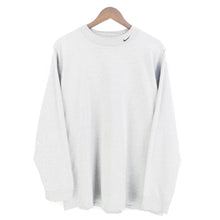Load image into Gallery viewer, VINTAGE NIKE SWOOSH MOCKNECK - L
