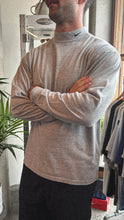 Load image into Gallery viewer, VINTAGE NIKE SWOOSH MOCKNECK - L
