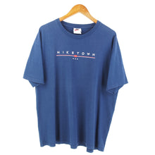 Load image into Gallery viewer, VINTAGE NIKETOWN GRAPHIC T SHIRT - L/XL
