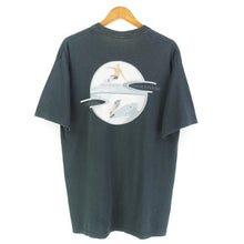 Load image into Gallery viewer, VINTAGE QUIKSILVER GRAPHIC T SHIRT - L
