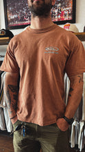 Load image into Gallery viewer, VINTAGE QUIKSILVER GRAPHIC T SHIRT - L
