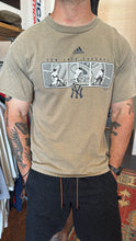 Load image into Gallery viewer, VINTAGE ADIDAS YANKEES GRAPHIC T SHIRT - M/L
