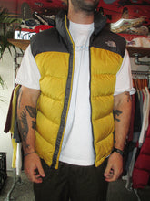 Load image into Gallery viewer, VINTAGE NORTH FACE 700 PUFFER VEST - L
