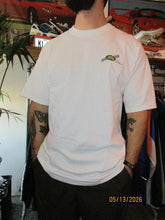 Load image into Gallery viewer, VINTAGE LAND ROVER GRAPHIC T SHIRT - XL
