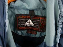 Load image into Gallery viewer, VINTAGE NIKE ACG TWO TONE LIGHT JACKET - L
