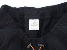 Load image into Gallery viewer, TRIAX 'BUNGEE' ENGINEERED RIPSTOP SHORT - BLACK
