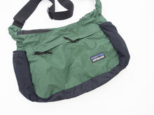 Load image into Gallery viewer, PATAGONIA LIGHTWEIGHT MINI TRAVEL BAG - SMALL/MEDIUM
