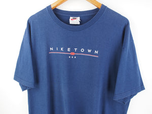 VINTAGE NIKETOWN GRAPHIC T SHIRT - L/XL