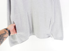 Load image into Gallery viewer, VINTAGE OAKLEY SOFTWEAR CREWNECK - S/M
