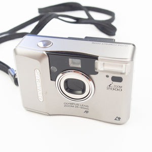 VINTAGE OLYMPUS i ZOOM 2000 FILM CAMERA