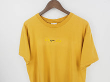 Load image into Gallery viewer, VINTAGE NIKE AIR EMBROIDERED T SHIRT - M
