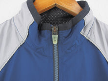 Load image into Gallery viewer, VINTAGE NIKE LIGHTWEIGHT VEST - M
