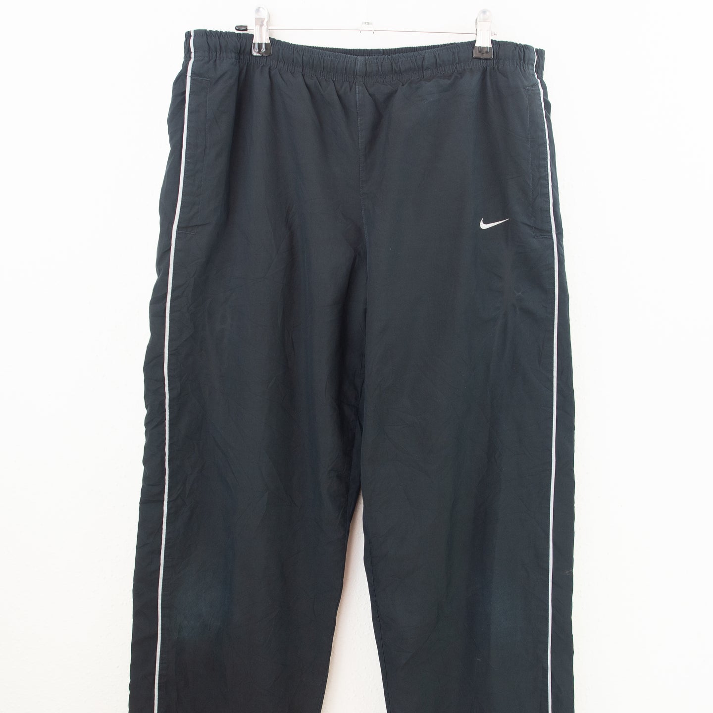 VINTAGE NIKE NYLON BAGGY TRACK PANTS - 34/36'