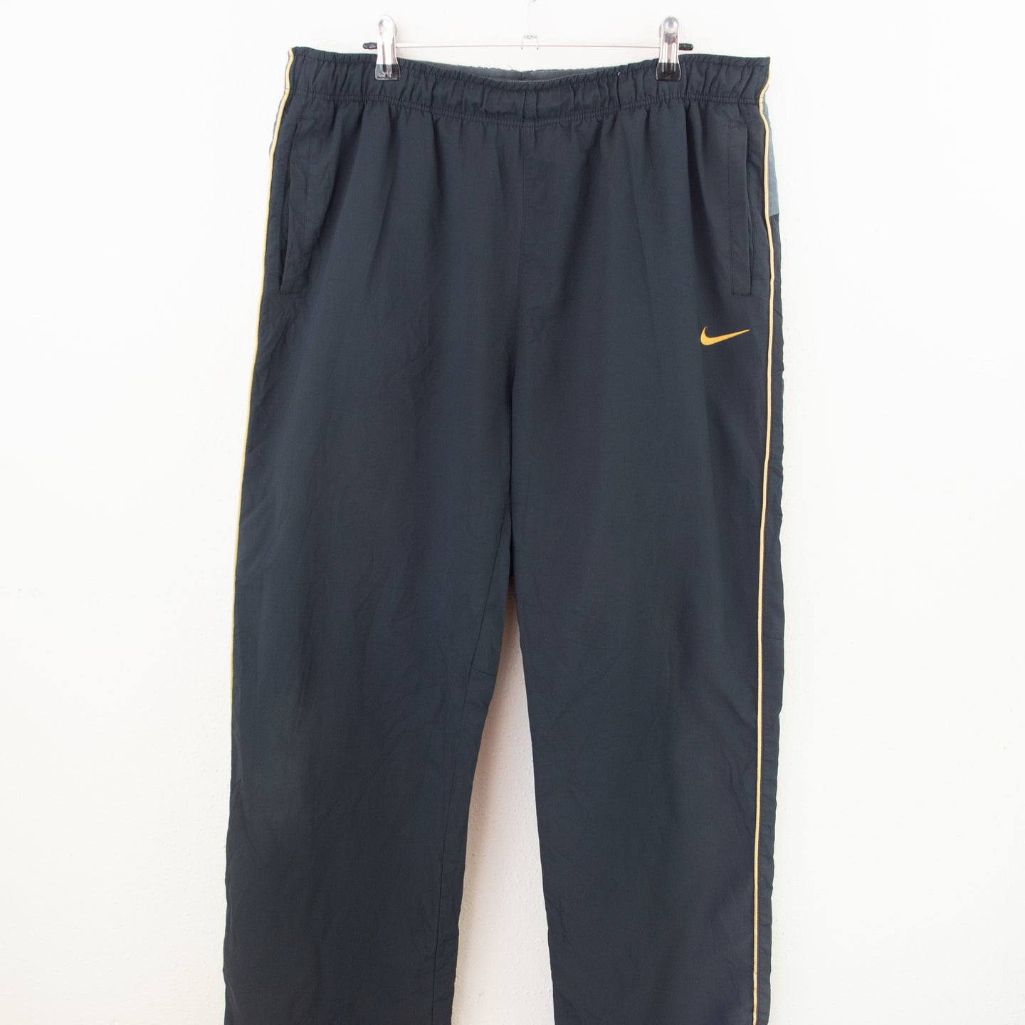 VINTAGE NIKE NYLON BAGGY TRACK PANTS - 34/36'