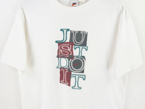 VINTAGE NIKE GRAPHIC T SHIRT - S/M