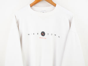 VINTAGE NIKE TOWN EMBROIDERED CREWNECK - M