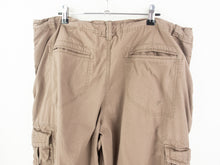 Load image into Gallery viewer, VINTAGE NIKE LONG CARGO SHORTS - 38&#39;
