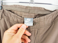 Load image into Gallery viewer, VINTAGE NIKE LONG CARGO SHORTS - 38&#39;

