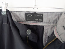 Load image into Gallery viewer, Y2K OAKLEY SLIGHLY BAGGY PANTS - 40&#39;
