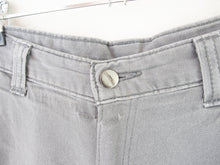 Load image into Gallery viewer, VINTAGE CARHARTT LONG CARPENTER SHORTS - 32&#39;
