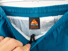 Load image into Gallery viewer, VINTAGE NIKE ACG SHORTS - S
