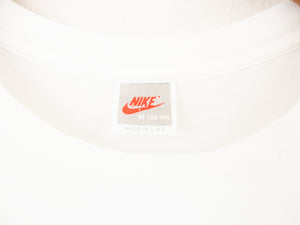 VINTAGE NIKE WRAP AROUND GRAPHIC T SHIRT - M