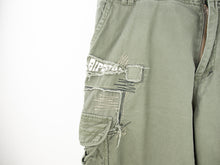 Load image into Gallery viewer, VINTAGE QUIKSILVER Y2K BAGGY CARGO SHORTS - 36&#39;
