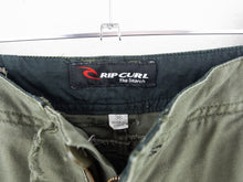 Load image into Gallery viewer, VINTAGE QUIKSILVER Y2K BAGGY CARGO SHORTS - 36&#39;
