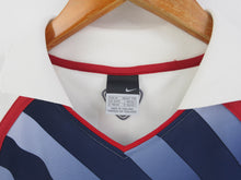 Load image into Gallery viewer, VINTAGE NIKE SOCCER ATHLETIC T SHIRT - M
