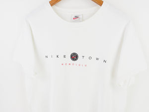VINTAGE NIKE TOWN EMBROIDERED T SHIRT - S