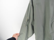 Load image into Gallery viewer, VINTAGE REEBOK TECHNICAL WINDBREAKER - L/XL
