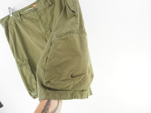 Load image into Gallery viewer, VINTAGE NIKE CARGO SHORTS - 36'
