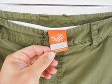 Load image into Gallery viewer, VINTAGE NIKE CARGO SHORTS - 36'
