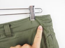 Load image into Gallery viewer, VINTAGE NIKE AIR CARGO SHORTS - 34'
